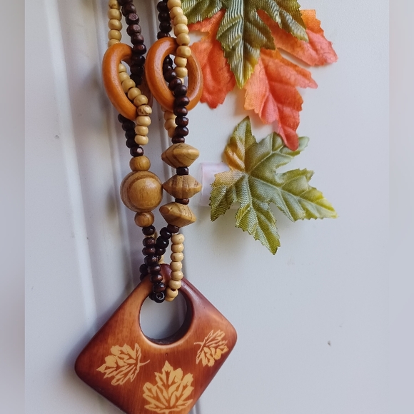 🍂Solid Wooden Beads 17" Sweater  Necklace - Picture 6 of 6